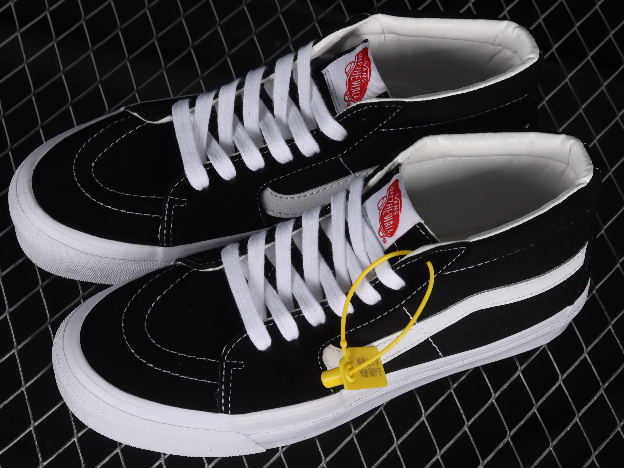 All categories Vans Vans series Vans Mid Vans China Vans Vault OG SK8-Mid Lx Vans high-end branch simple black and white mid-top casual sneakers VN0A4BVCBA2